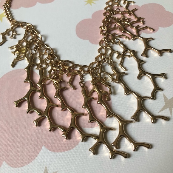 🎁 FWP Coral Reef Gold-tone Statement Necklace - Picture 2 of 4